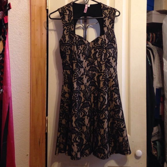 Cream and Black lace dress! - Picture 2 of 3