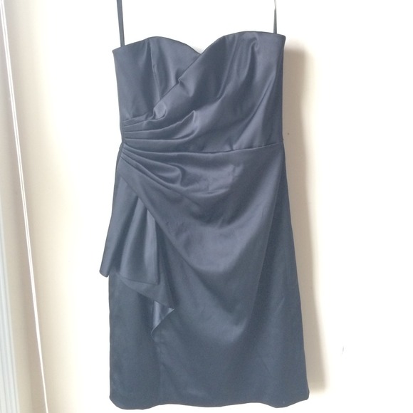 Sleeveless ruched little black dress!