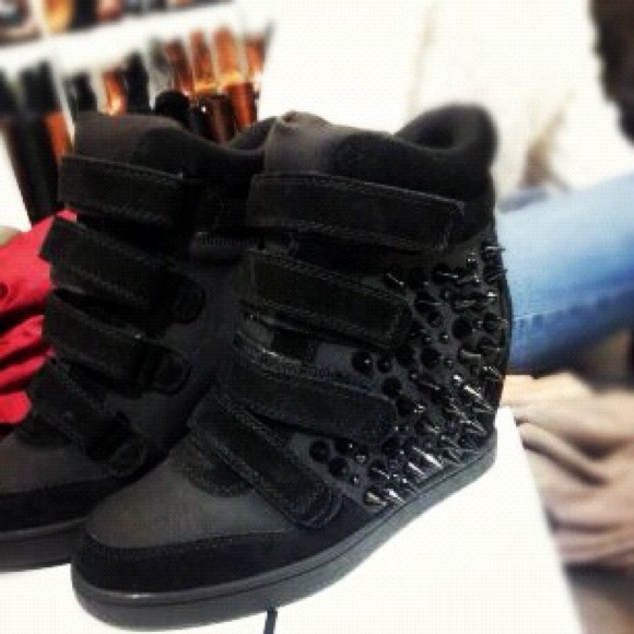 Aldo Graziana sneaker wedges