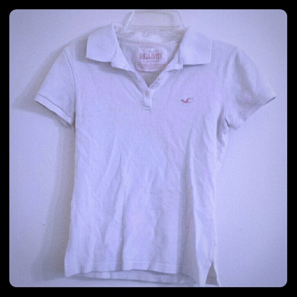 This is a white collared Hollister top.