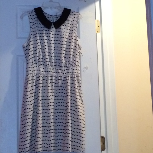 Black and white collared dress!