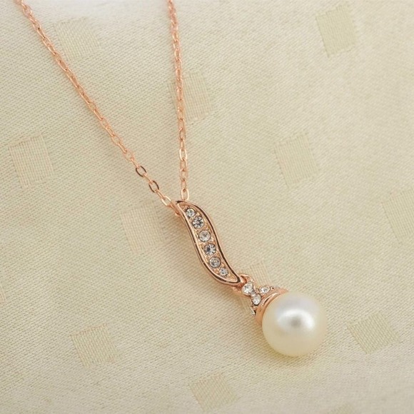 Rose Gold Pearl Necklace