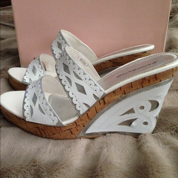Bandolino white and silver wedges