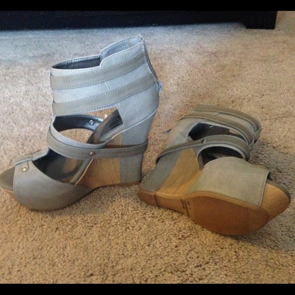 Gray wedges!!