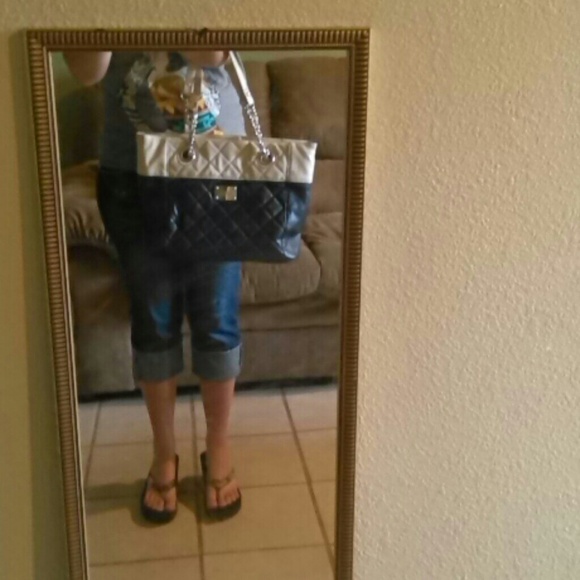 More pics nine west handbag - Picture 2 of 4