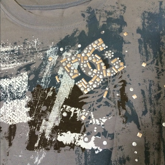 ❌SOLD❌DC studded gray fitted tee - Picture 3 of 4