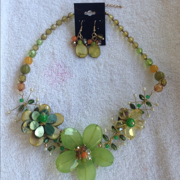 Set of necklace and earrings.