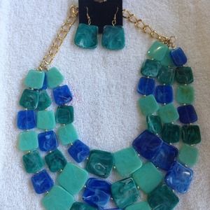 Necklace and earrings set