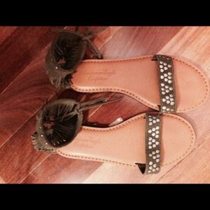 American eagle olive green sandals
