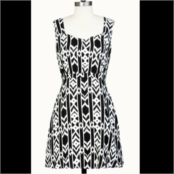 Gorgeous Black & White Printed Dress