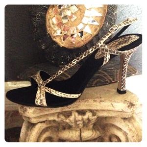 Nine West Accolia snake white gray sling back pump