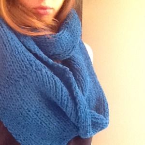 Blue Betsy Johnson knit Infiniti scarf