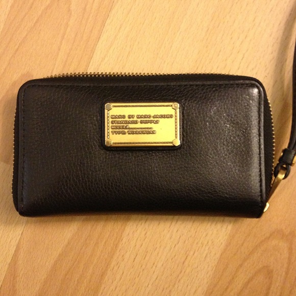 Marc Jacobs Wristlet Zip Wallet - Picture 1 of 4