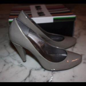 Na Na grey patent leather pumps