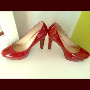 Red pumps ! Nine West 9.5 practically brand new.