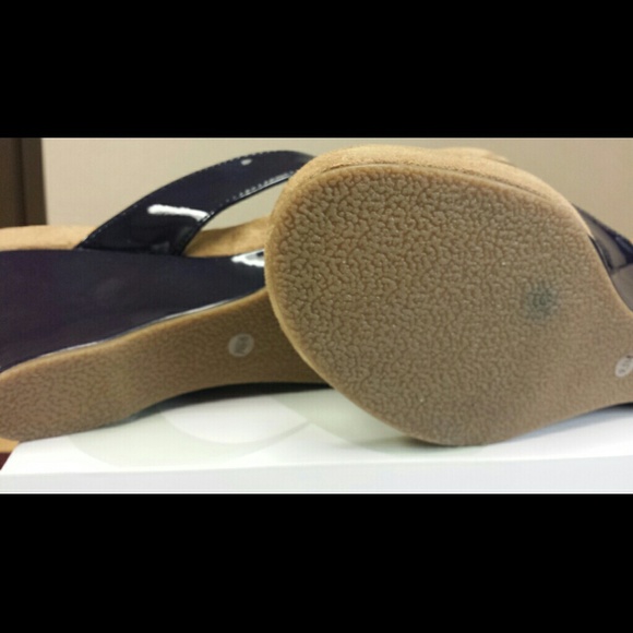 SHOES - Picture 3 of 4