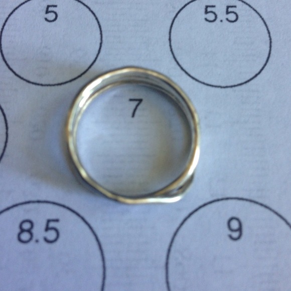 ❌SOLD❌ 🌴Kira Hawaii🌴 Silver Three Wishes Ring - Picture 2 of 4