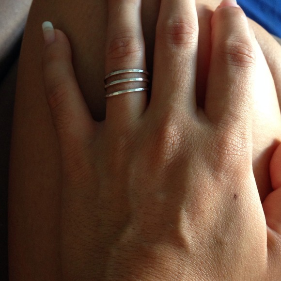 ❌SOLD❌ 🌴Kira Hawaii🌴 Silver Three Wishes Ring - Picture 3 of 4