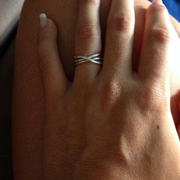 ❌SOLD❌ 🌴Kira Hawaii🌴 Silver Three Wishes Ring - Picture 4 of 4