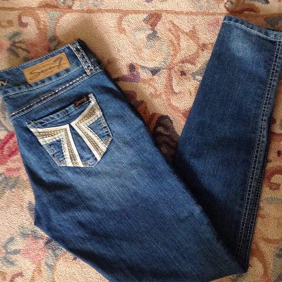 ⬇️ 7 for All Mankind