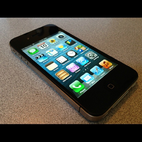 New black and white iPhone 4S 16gb - Picture 2 of 4