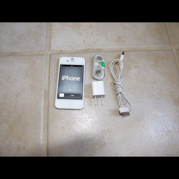 New black and white iPhone 4S 16gb - Picture 3 of 4