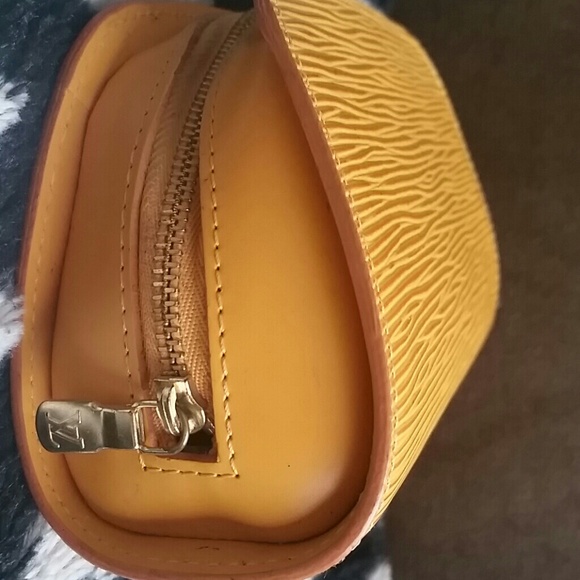 Louis vuitton coin or cosmetic bag SOLD - Picture 3 of 4