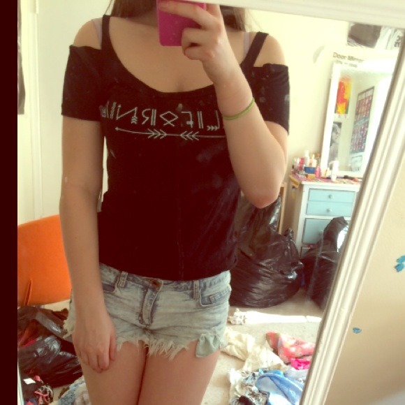 Extremely cute, slimming kalifornia top