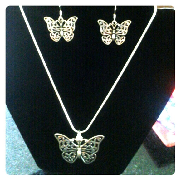 Sliver metal colored butterfly set.
