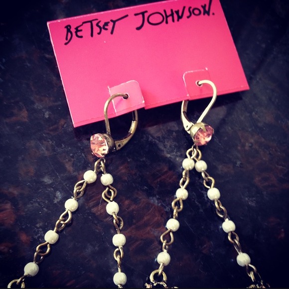 Betsey Johnson Bow & Pearl earrings - Picture 3 of 4