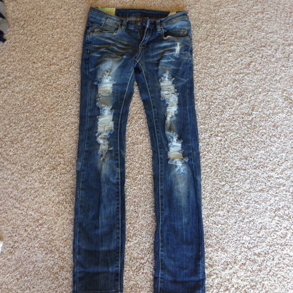 Ripped skinny jeans