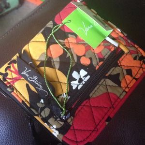 SOLD IN BUNDLE 👍😉