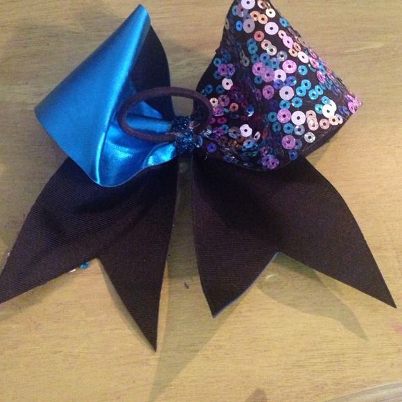 Cheer bow - Picture 2 of 2