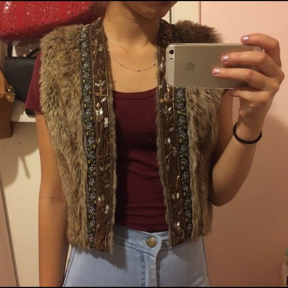 🌸SOLD🌸 Forever 21 Fur Vest w/ Accents - Picture 4 of 4