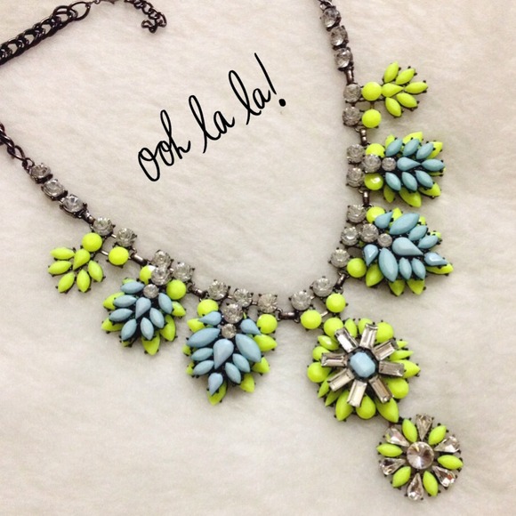 Jewelry - ⚡️1HR SALE⚡️🎉HP🎉New Gorg Lime Crystal Necklace!