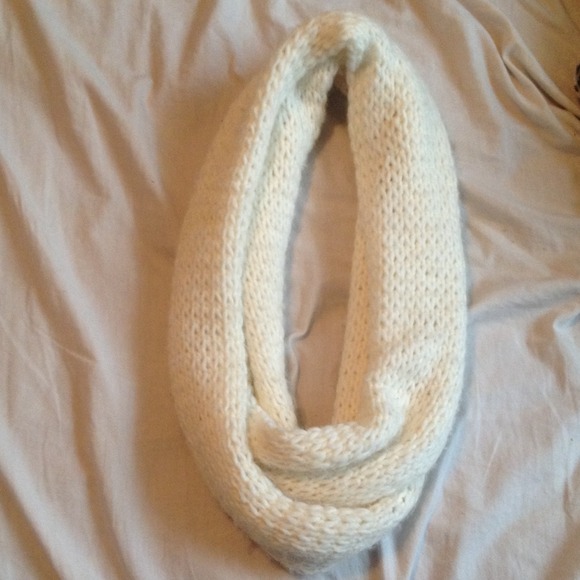 Hollister infinity scarf