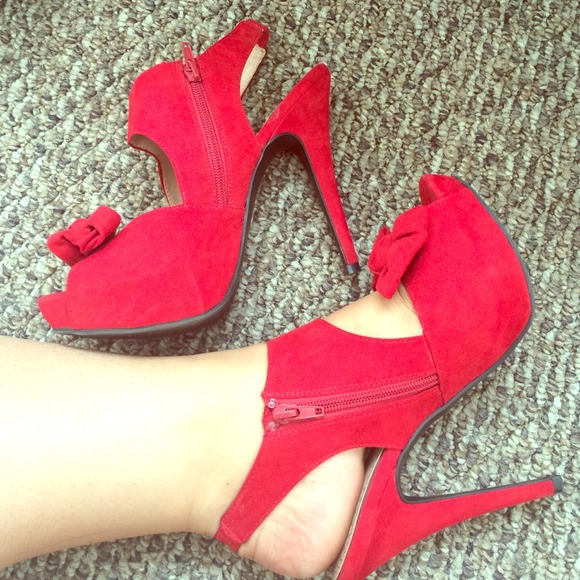 Oldenboye Size 9 Red Heels with Bow