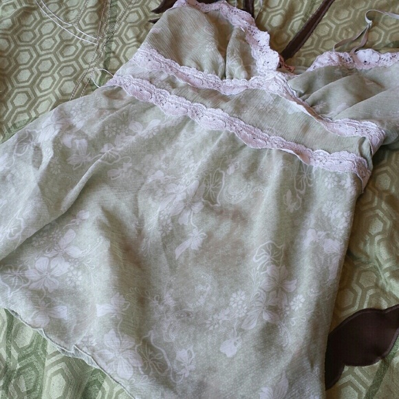 Cute Flowy Top - Picture 2 of 4
