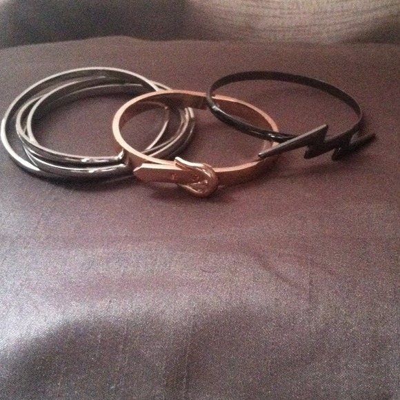 Bracelets bundle - Picture 1 of 4