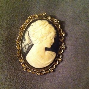 Cameo pendant