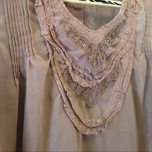 Boutique chic lacy top! - Picture 2 of 3