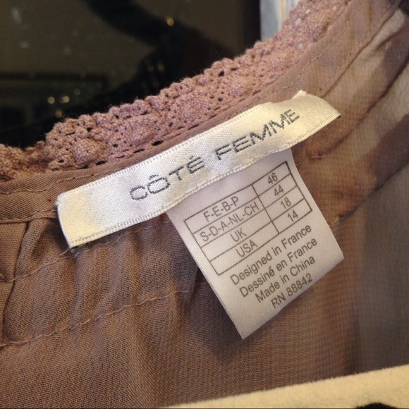 Boutique chic lacy top! - Picture 3 of 3