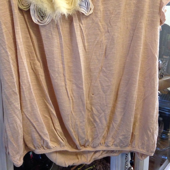 Sweet lil flowy top! - Picture 3 of 3