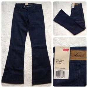 Levi's Demi Curve Modern Flare *NWT*