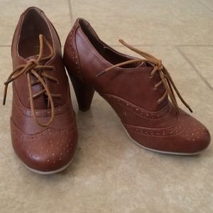 It's All Chic to me Heel in Cognac - size 6