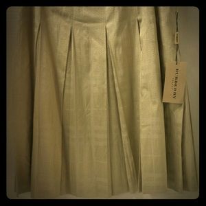 Nwt. Buberry Skirt. Pleated Gold Brushed Sz 6
