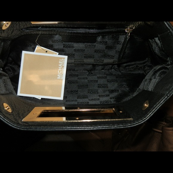 Gone!!! Michael Kors clutch - Picture 2 of 3
