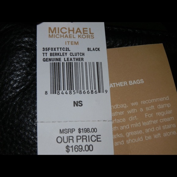 Gone!!! Michael Kors clutch - Picture 3 of 3