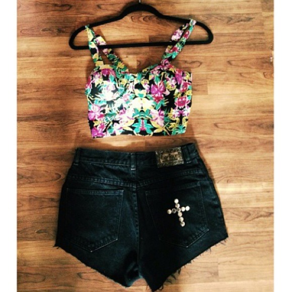 Black high wasted shorts - Picture 2 of 2