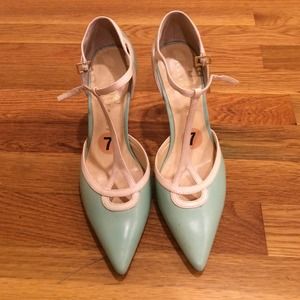 Never worn- Ivanka trump pumps- size 7